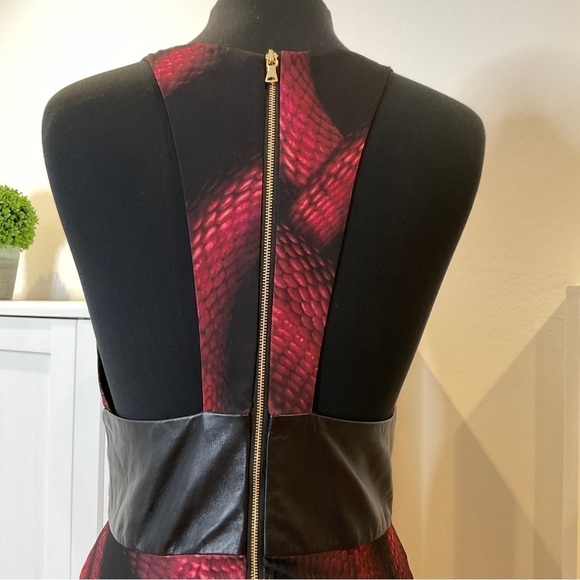 Milly Swirl Print Pleats Maxi Dress V-Neck Size 10 - Picture 8 of 16